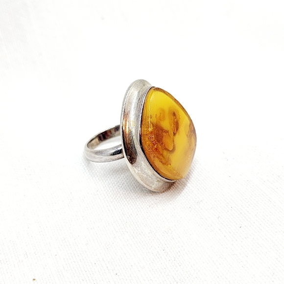 Egg yolk butterscotch Amber ring - Picture 2 of 5